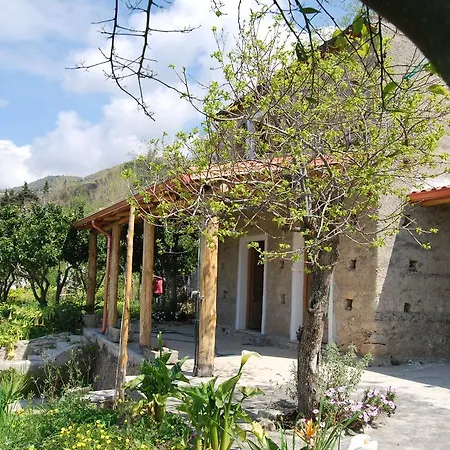 לינה וארוחת בוקר Al Melograno בלמונטה קלברו