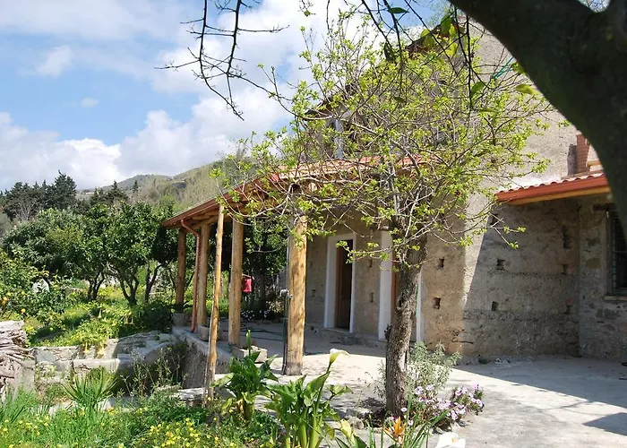 לינה וארוחת בוקר Al Melograno בלמונטה קלברו