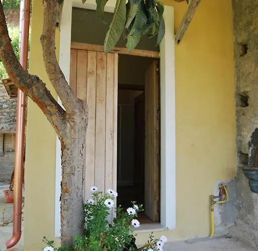 לינה וארוחת בוקר Al Melograno 3*